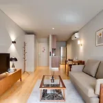 Avus M Suites And Apartments By Da\'Home