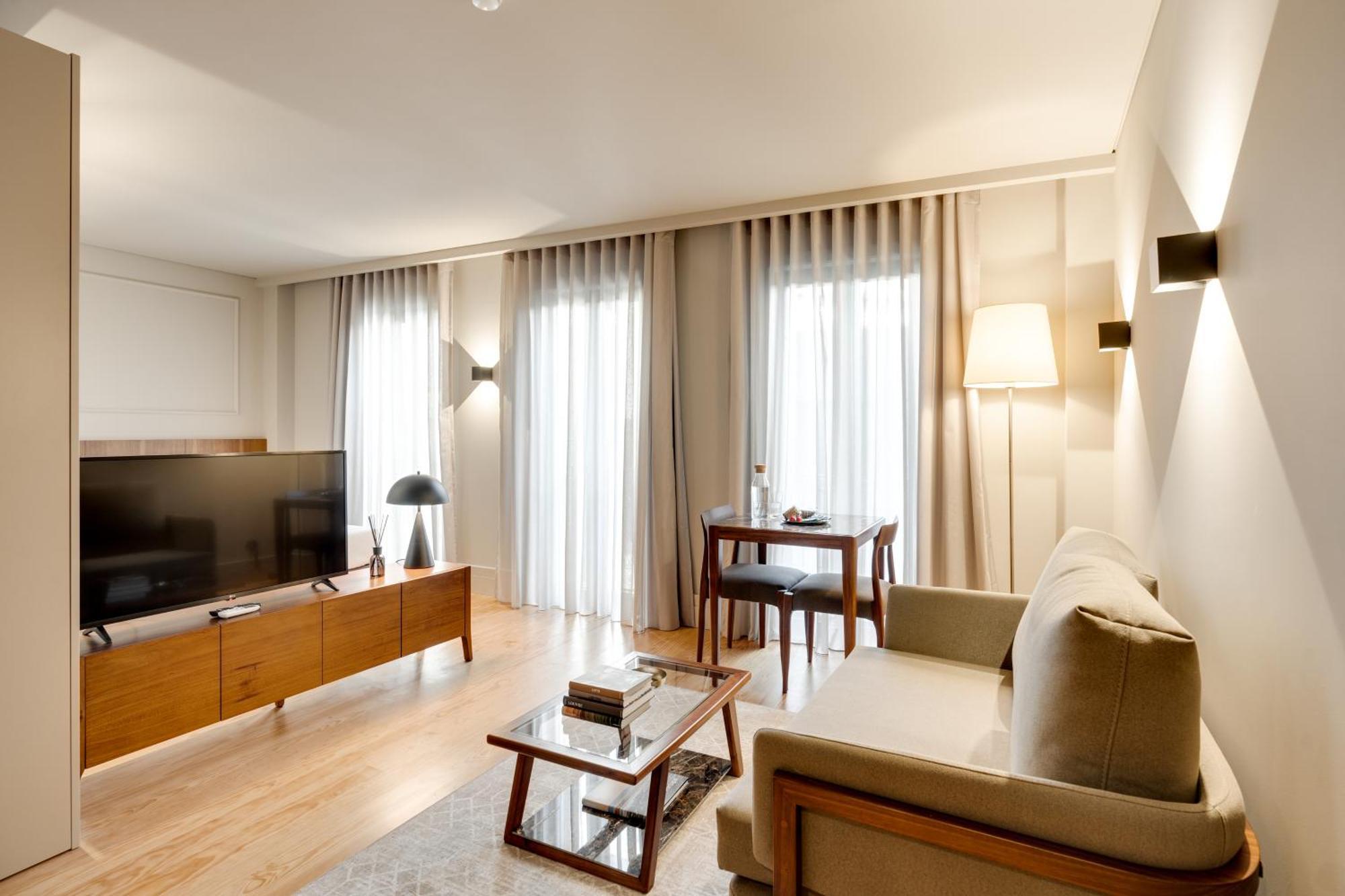 Avus M And By Da'home Apartamento Oporto