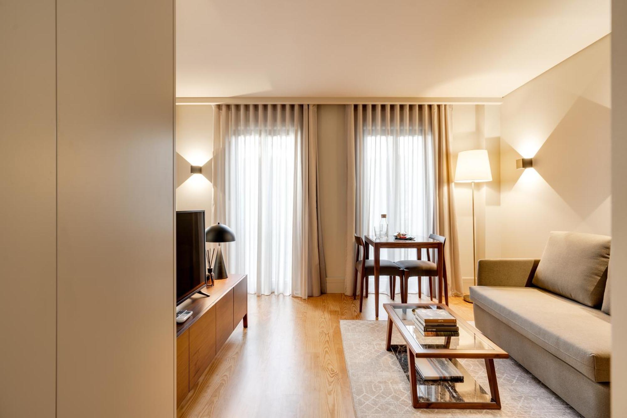 Avus M And By Da'home Apartamento Oporto